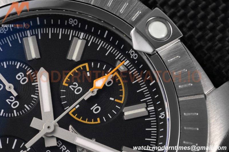 Breitling - Avenger Chronograph 45mm SS/NY Black/Stk TF A7750