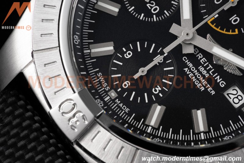 Breitling - Avenger Chronograph 45mm SS/NY Black/Stk TF A7750