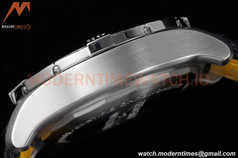 Breitling - Avenger Chronograph 45mm SS/NY Black/Stk TF A7750