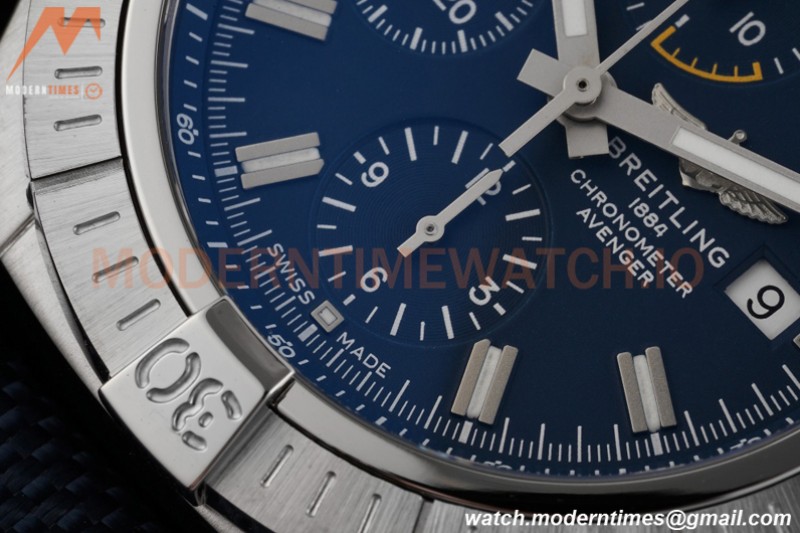Breitling - Avenger Chronograph 45mm SS/NY Blue/Stk TF A7750
