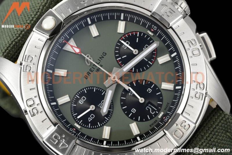 Breitling - Avenger B01 Chrono 44mm SS/NY Grn/Stk BLSF A7750 MOD