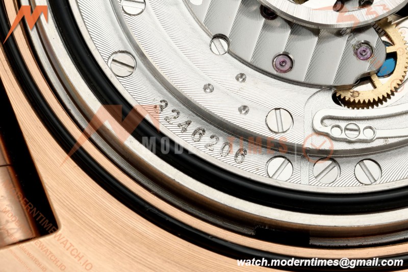 Breitling - Super Chronomat B01 44mm RG/RG Green Dial TF A7750 Mod