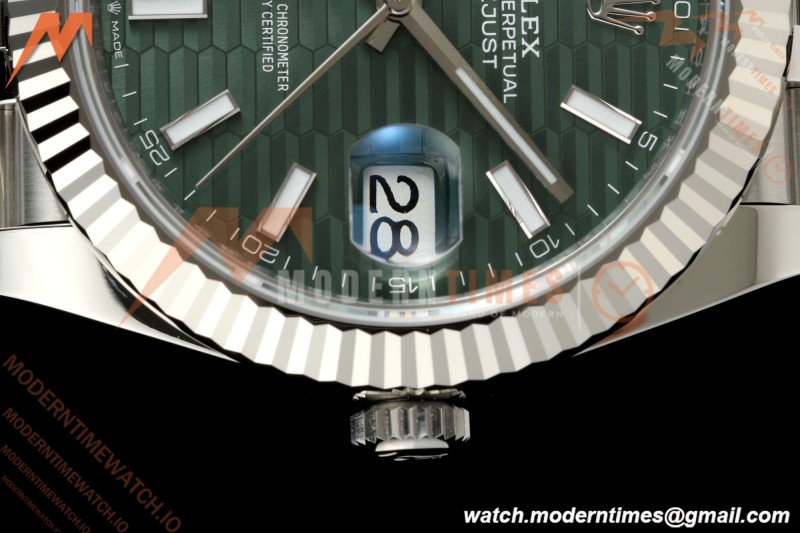 Rolex - Datejust 126334 41mm Jub Flt 904L SS/SS F-Grn/Stk SEEK SH3235