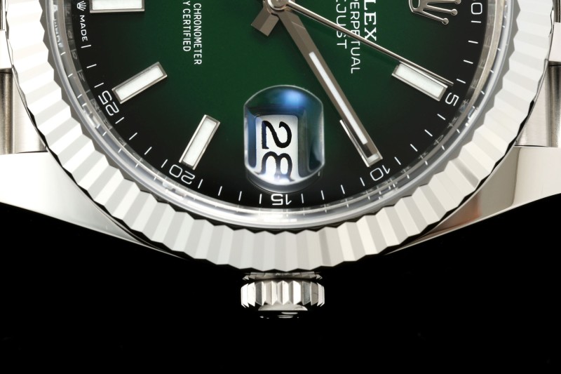 Rolex - Datejust 126334 41mm Jub Flt 904L SS/SS Ombre Green/Stk SEEKF DD3235