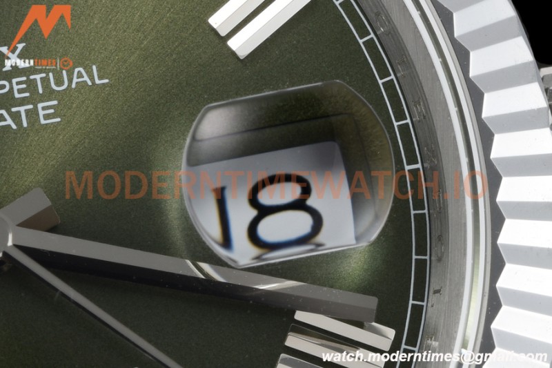 Rolex - DayDate 40mm 228236 Flt Pres SS/SS Grn/Rmn GMF A2836