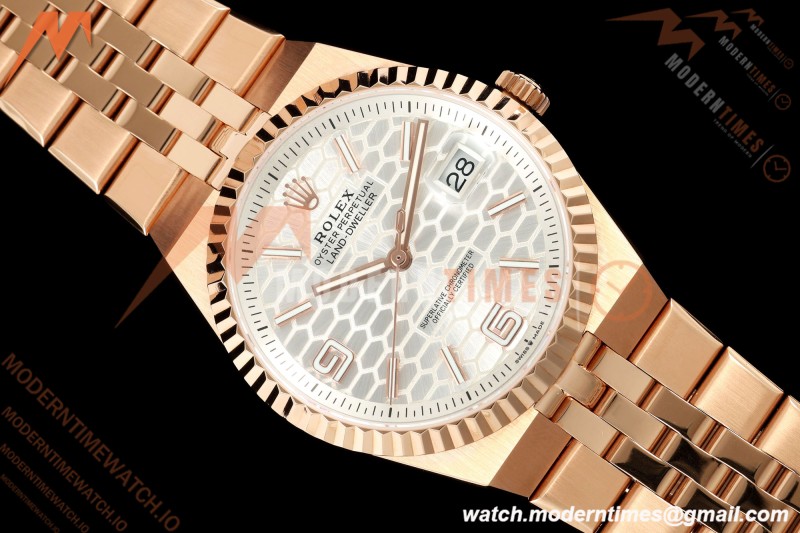 Rolex - Land-Dweller 127335 40mm Jub Flt RG/RG Wht/Stk DIWF A7135