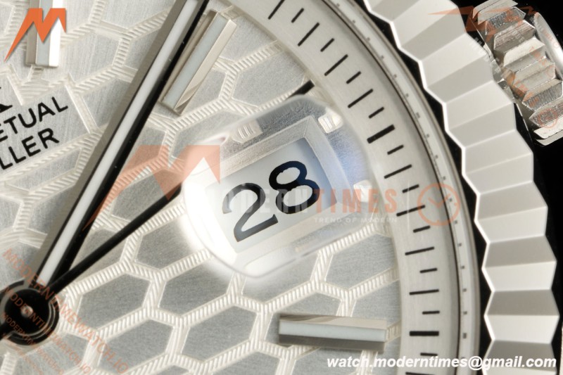 Rolex - Land-Dweller 127334 40mm Jub Flt SS/SS Wht/Stk 2F A7135