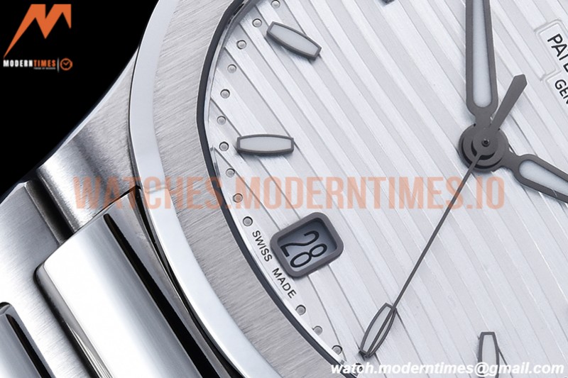 Patek Philippe - Nautilus Ladies 7118 35mm SS/SS Wht/Stk PPF A324
