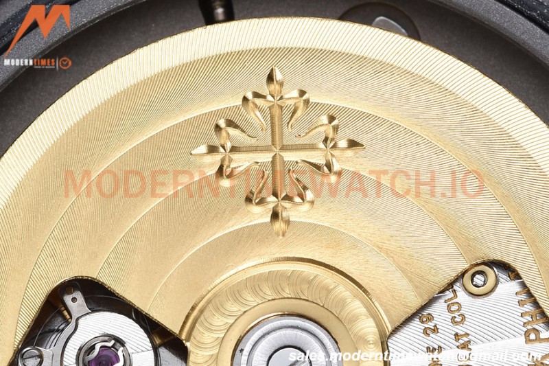Patek Philippe - Nautilus Automatic 40mm 5713/1G Diamond SS/SS Navy PPF A324