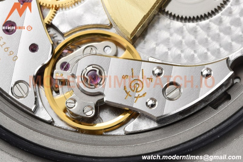 Patek Philippe - Nautilus Moon Phase 5722G 40mm Diamond SS/LE Grey PPF A240