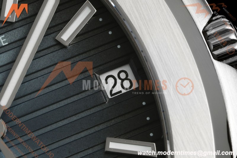 Patek Philippe - Nautilus Automatic 40mm 5711/1A SS/SS Blue DDF DD324SC