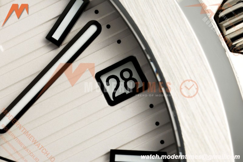 Patek Philippe - Nautilus Automatic 40mm 5711/1A SS/SS White DDF DD324