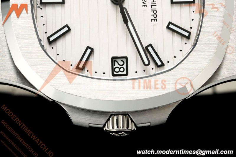 Patek Philippe - Nautilus Automatic 40mm 5711/1A SS/SS White DDF DD324