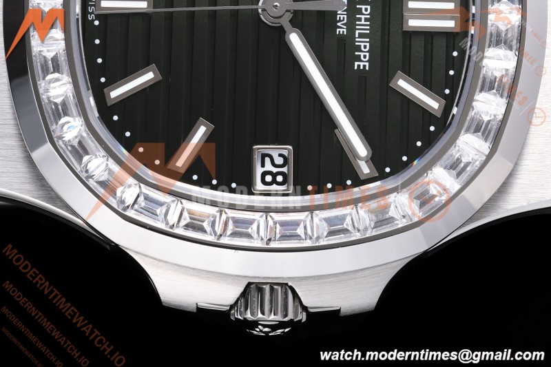 Patek Philippe - Nautilus Automatic 40mm 5711/1300A SS/SS Diamond Green Dial DDF DD330