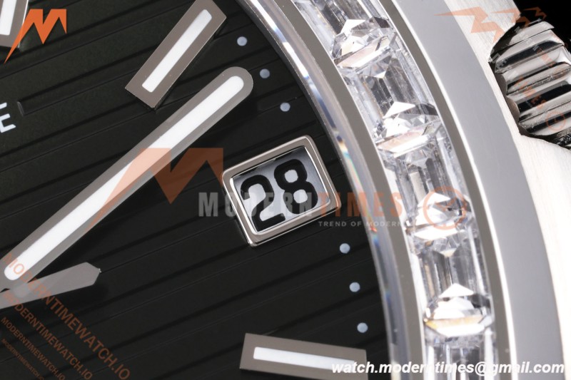 Patek Philippe - Nautilus Automatic 40mm 5711/1300A SS/SS Diamond Green Dial DDF DD330