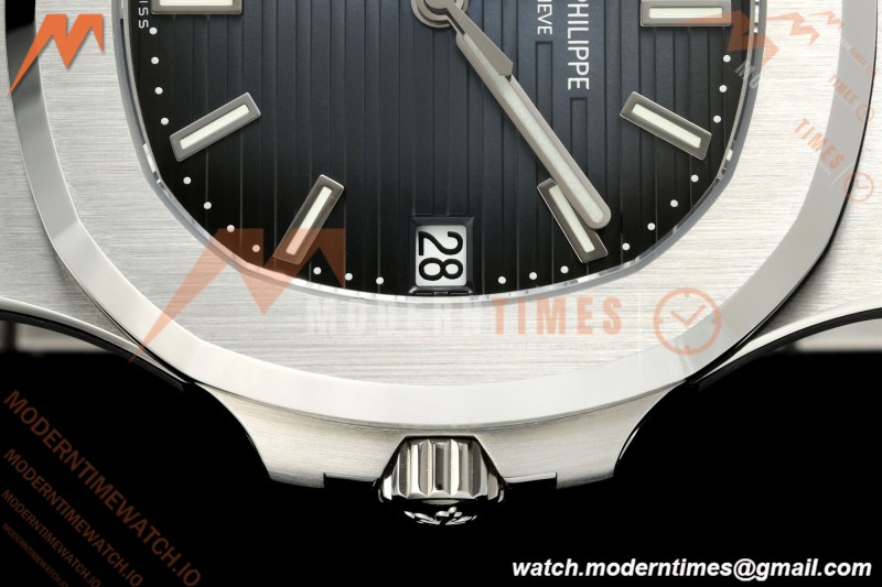 Patek Philippe - Nautilus Automatic 40mm 5711/1A SS/SS Blue VF DD324