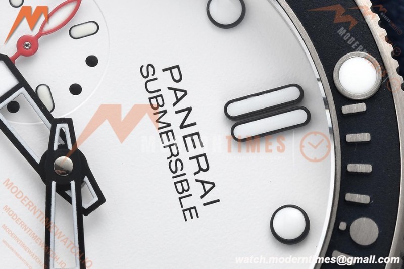Panerai - PAM1543 Submersible QuarantaQuattro Luna Rossa 44mm CER/RU White VSF P900
