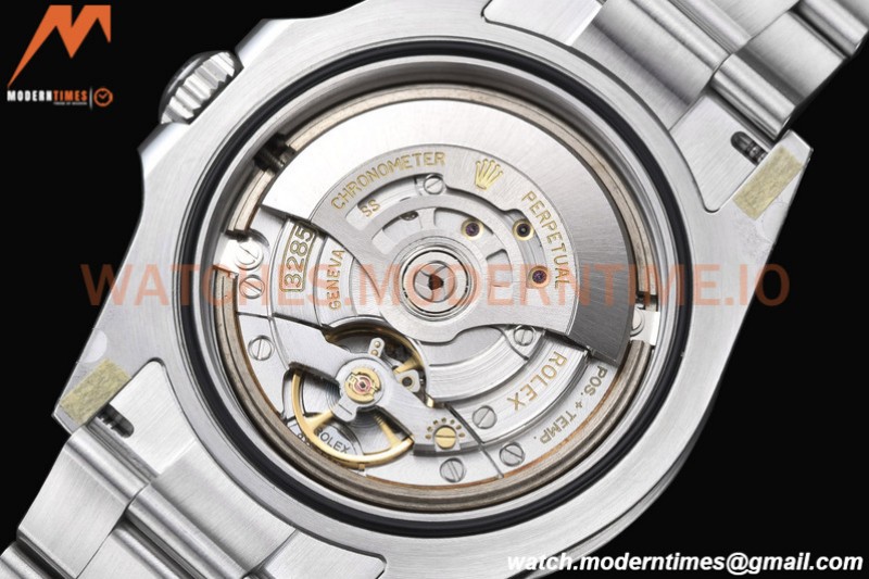 Rolex - Explorer II 226570 SS/SS 904L White CHS C+F VR3285