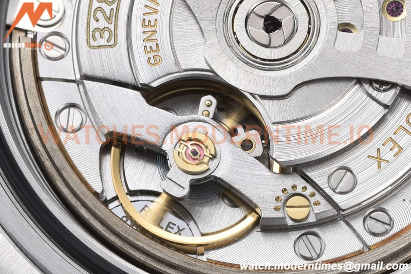 Rolex - Explorer II 226570 SS/SS 904L White CHS C+F VR3285