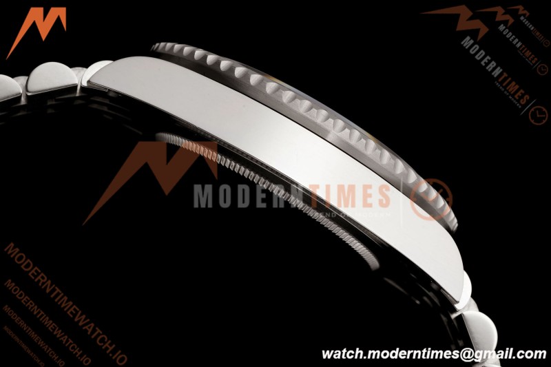 Rolex - GMT II 126710GRNR Bruce Wayne 40mm 904L Jub SS/SS Black Dial RF JH3285 Free Sprung