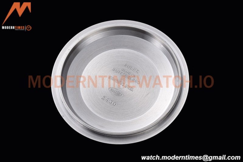 Rolex - Oyster Pert. 39mm 114300 904L SS/SS Red Grape EWF A3132