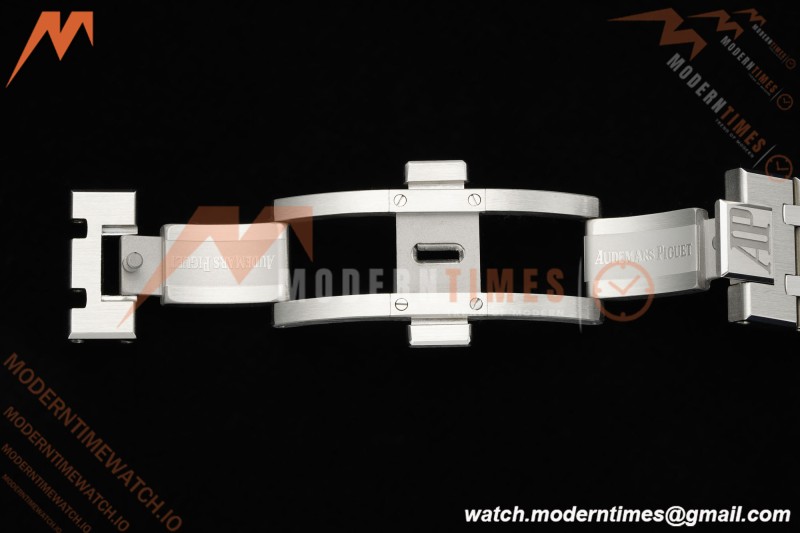 Audemars Piguet - Royal Oak KAWS 15500 41mm SS/SS XX Silver Dial APSF A4302