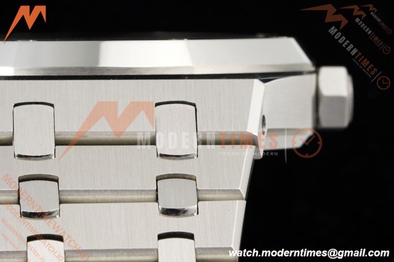 Audemars Piguet - Royal Oak KAWS 15500 41mm SS/SS XX Silver Dial APSF A4302
