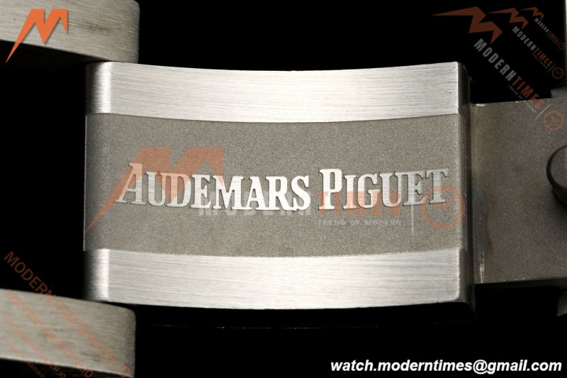 Audemars Piguet - Royal Oak 26240ST 50th Anniversary 41mm SS/SS White SWF Dial DDF DD4401