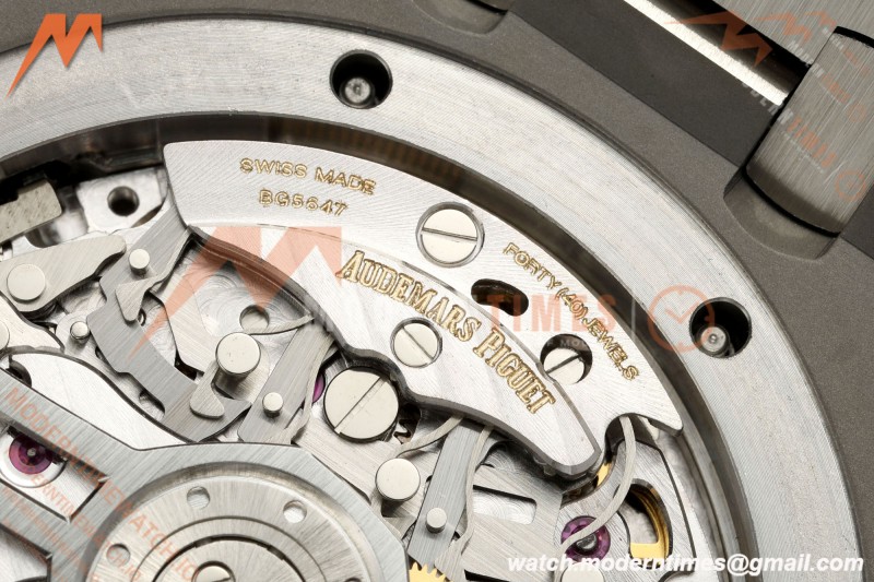 Audemars Piguet - Royal Oak 26240ST 50th Anniversary 41mm SS/SS Blue SWF Dial DDF DD4401