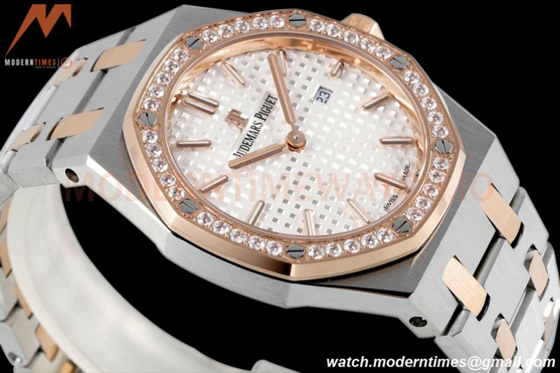 Audemars Piguet - Royal Oak Ladies 67651SR 33mm Dia RG/SS Wht/Stk ZF Swiss Qtz