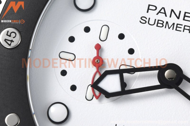 Panerai - PAM1579 Submersible Luna Rossa 42mm SS/RU White VSF P900
