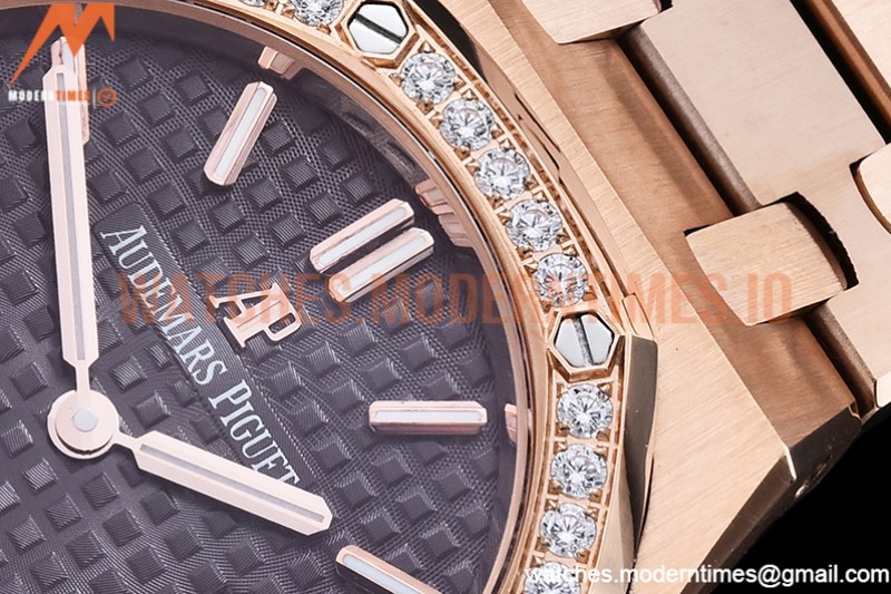 Audemars Piguet - Royal Oak Ladies 67651OR 33mm Dia RG/RG Black JJF Qtz