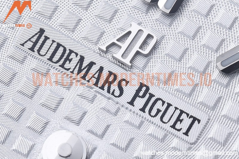 Audemars Piguet - Royal Oak Ladies 67651ST 33mm Dia SS/SS White JJF Qtz